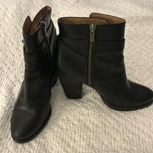 FRYE Black Buckle Patty Riding Boots Ankle Booties Size 7 M Chunky Stacked Heel